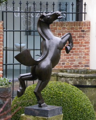 Paard - beeld Frans van Straaten